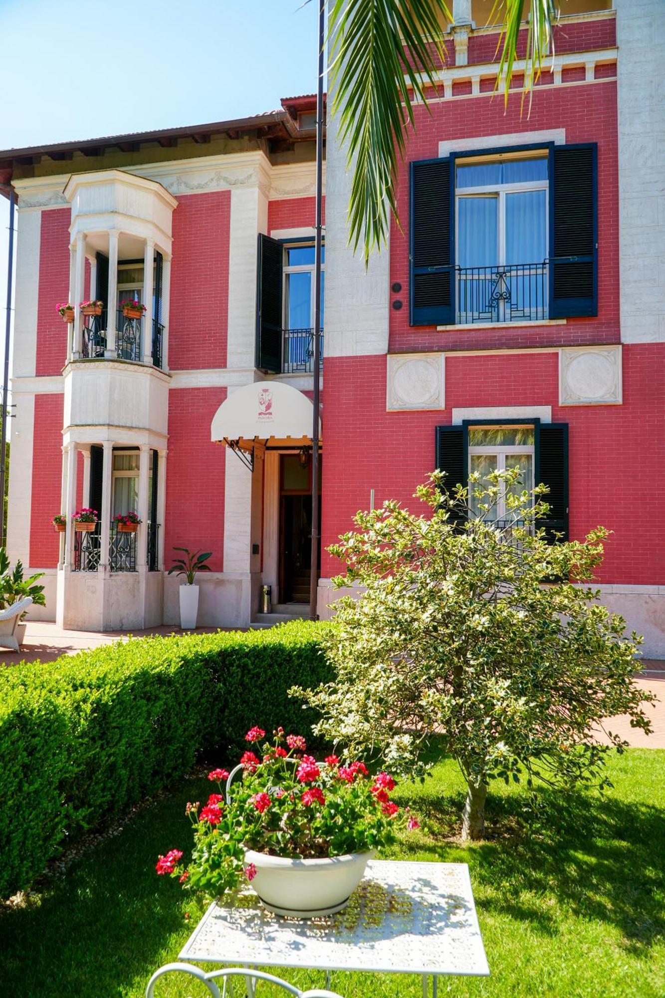 Villa Pallotta Luxury B&B 切里尼奥拉 外观 照片
